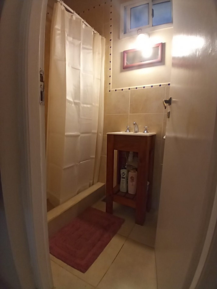 Se vende casa en Valeria del Mar con dos departamentos para renta