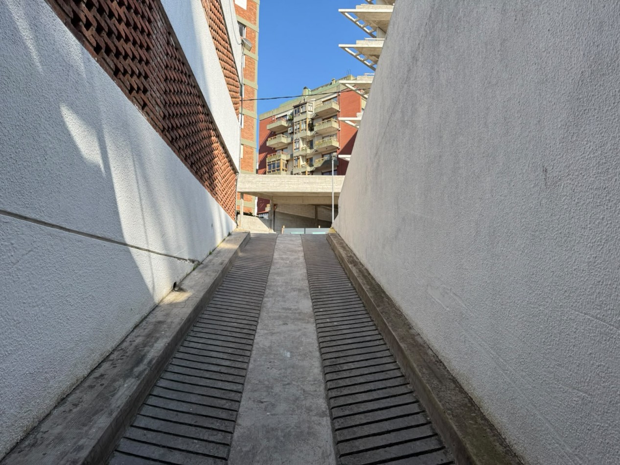 Se vende cochera en pinamar