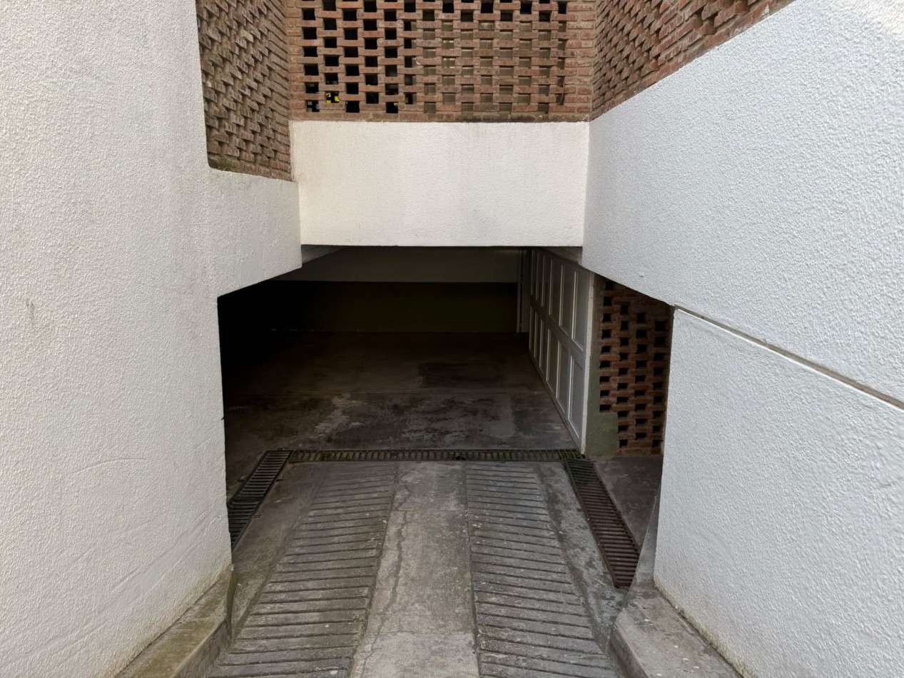 Se vende cochera en pinamar