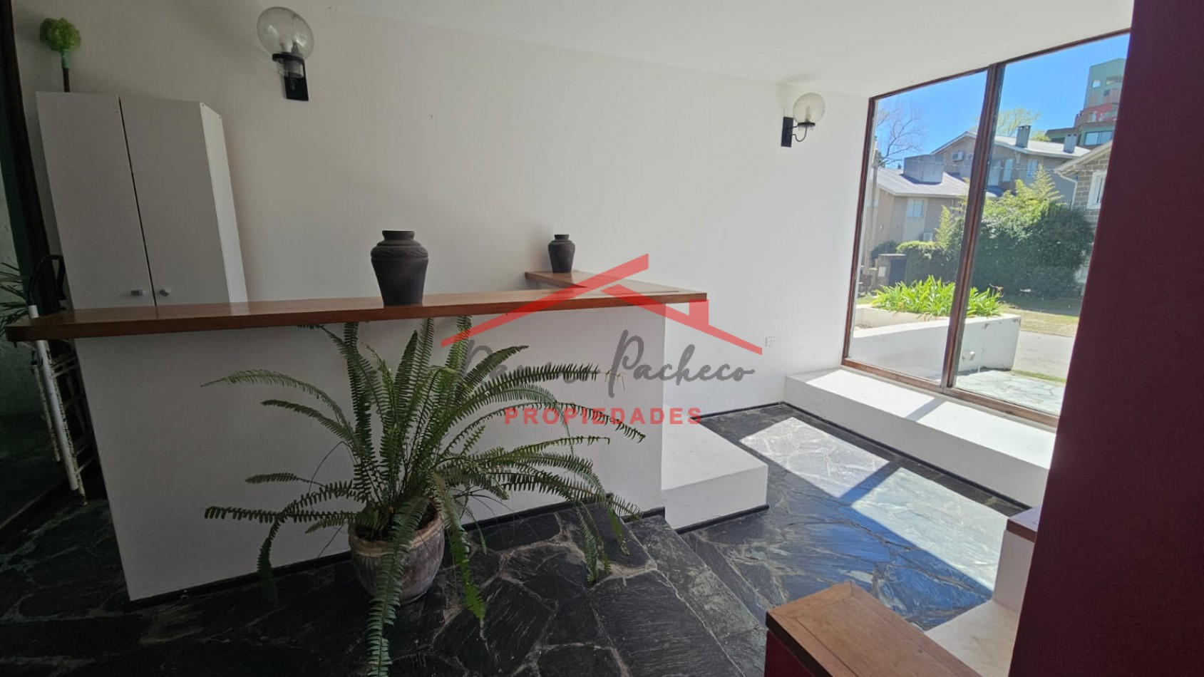 Se vende departamento en pinamar tres ambientes