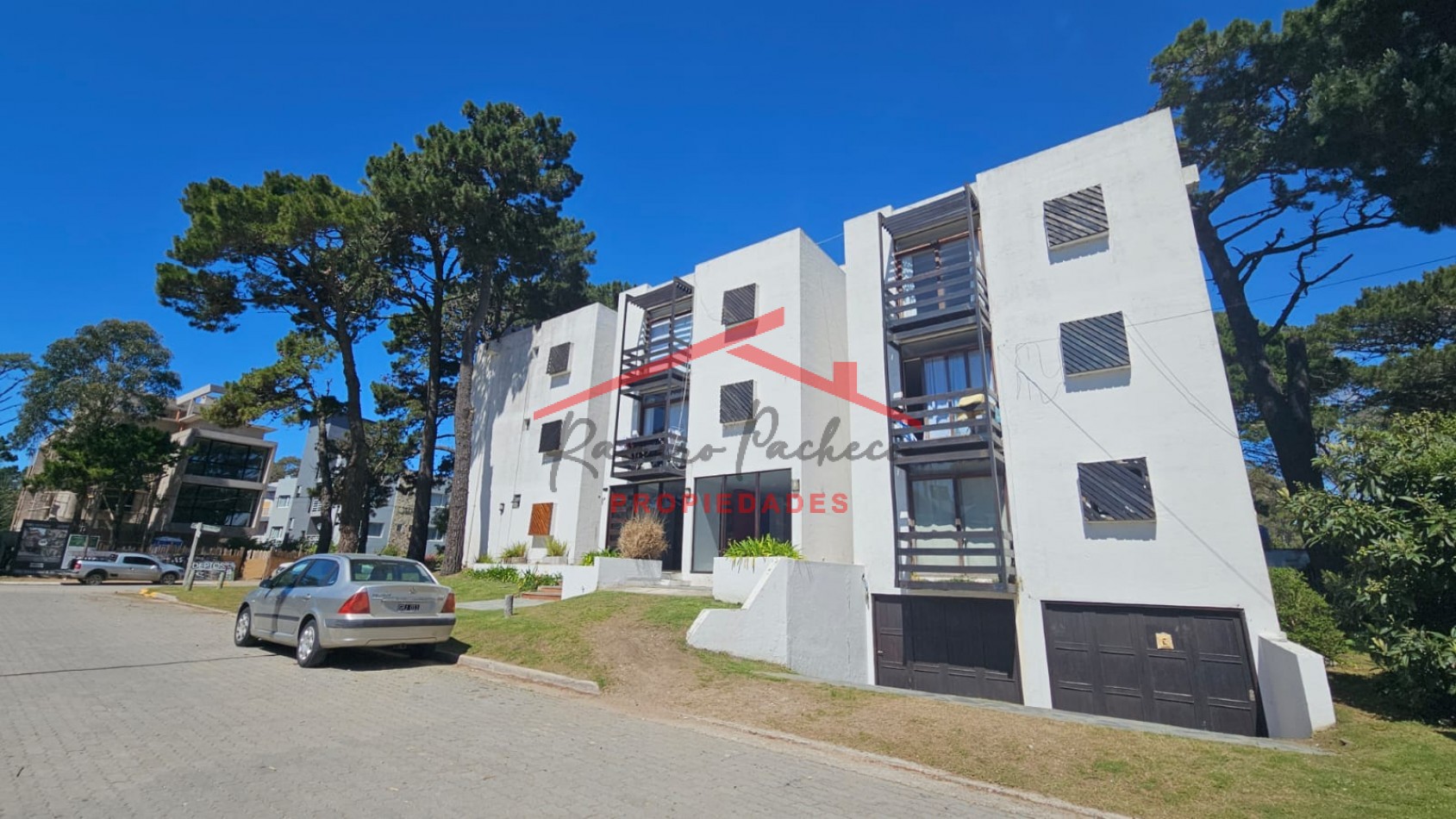 Se vende departamento en pinamar tres ambientes