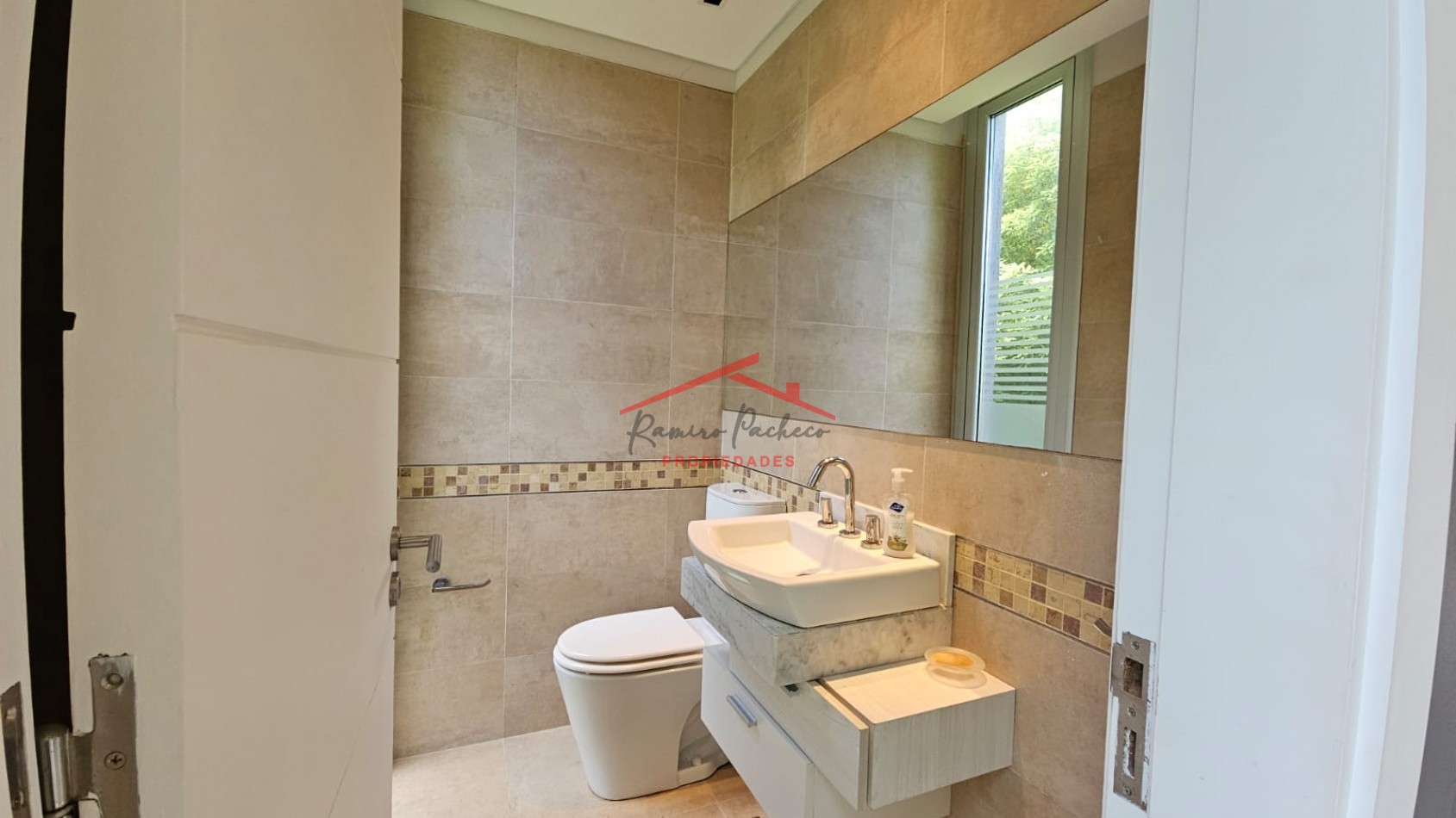 Casa en venta en Carilo 