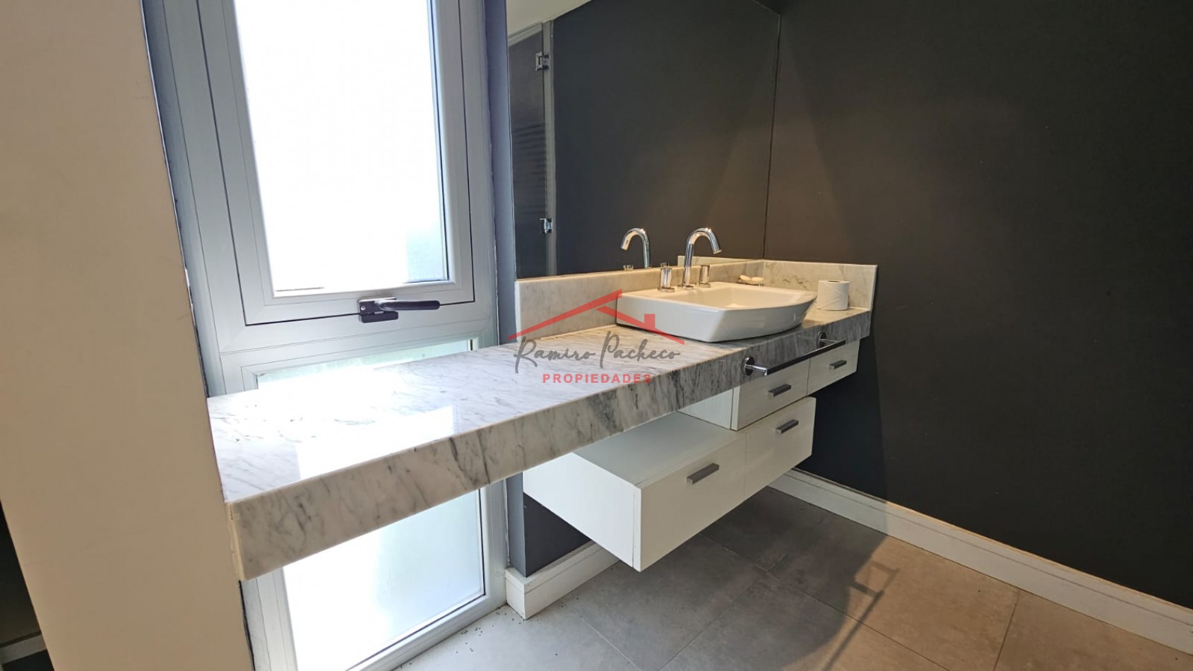 Casa en venta en Carilo 