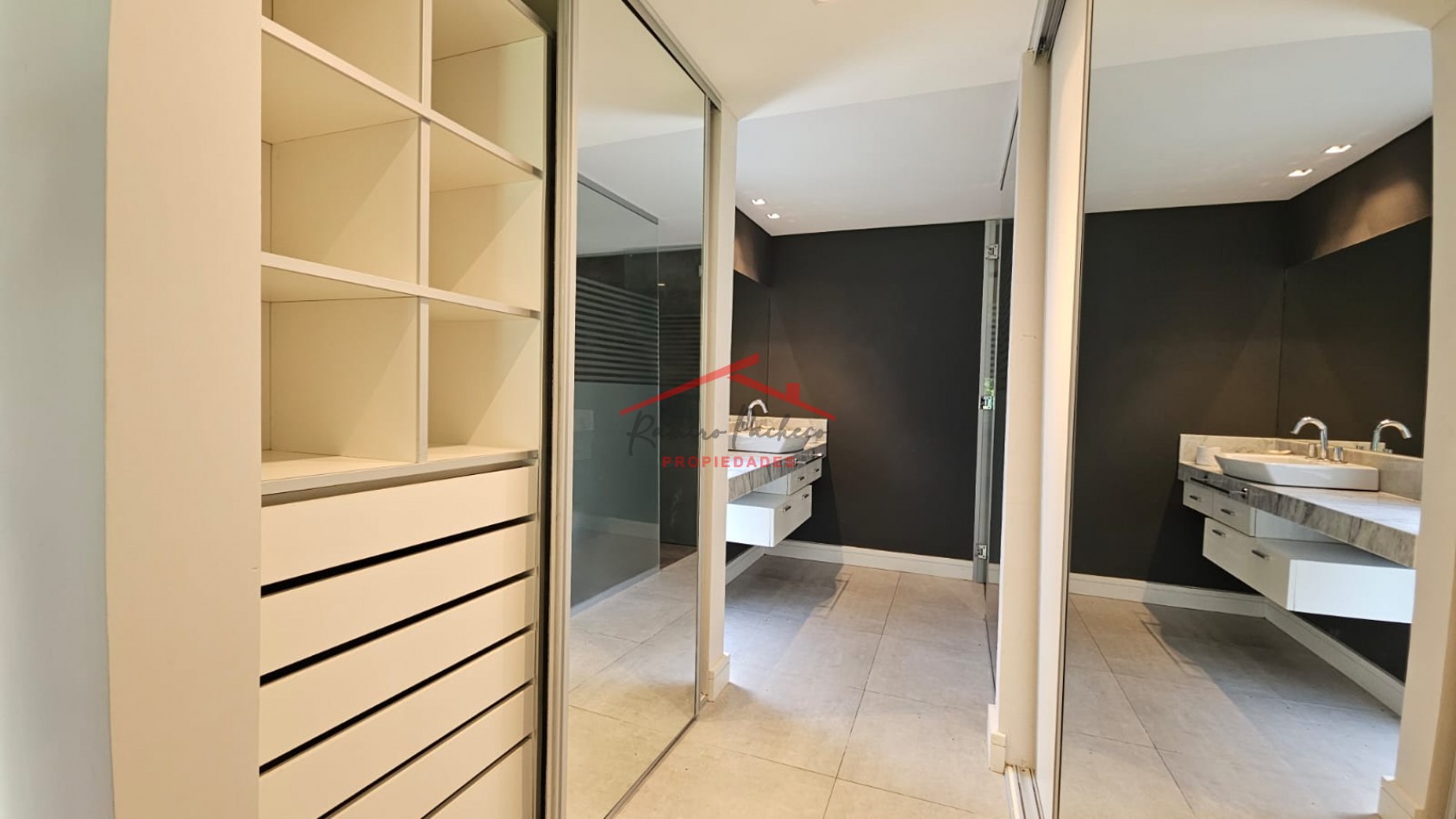 Casa en venta en Carilo 