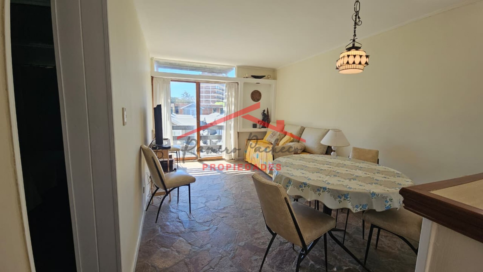 Se vende departamento en pinamar tres ambientes