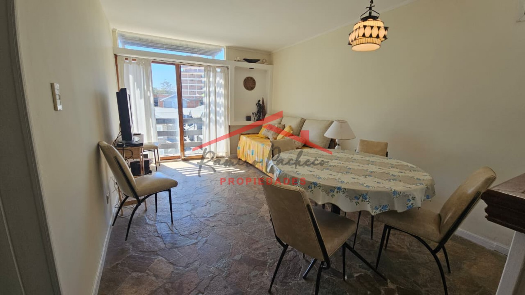 Se vende departamento en pinamar tres ambientes