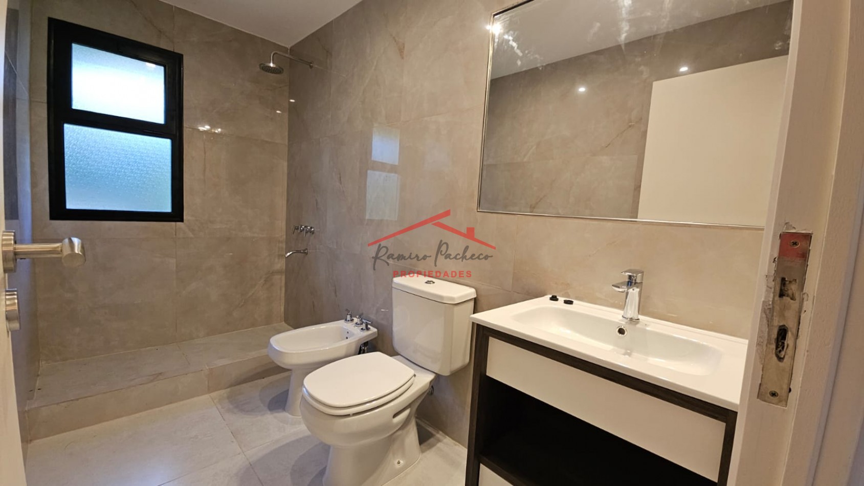 Casa en venta Pinamar financiacion  a estrenar oportunidad !