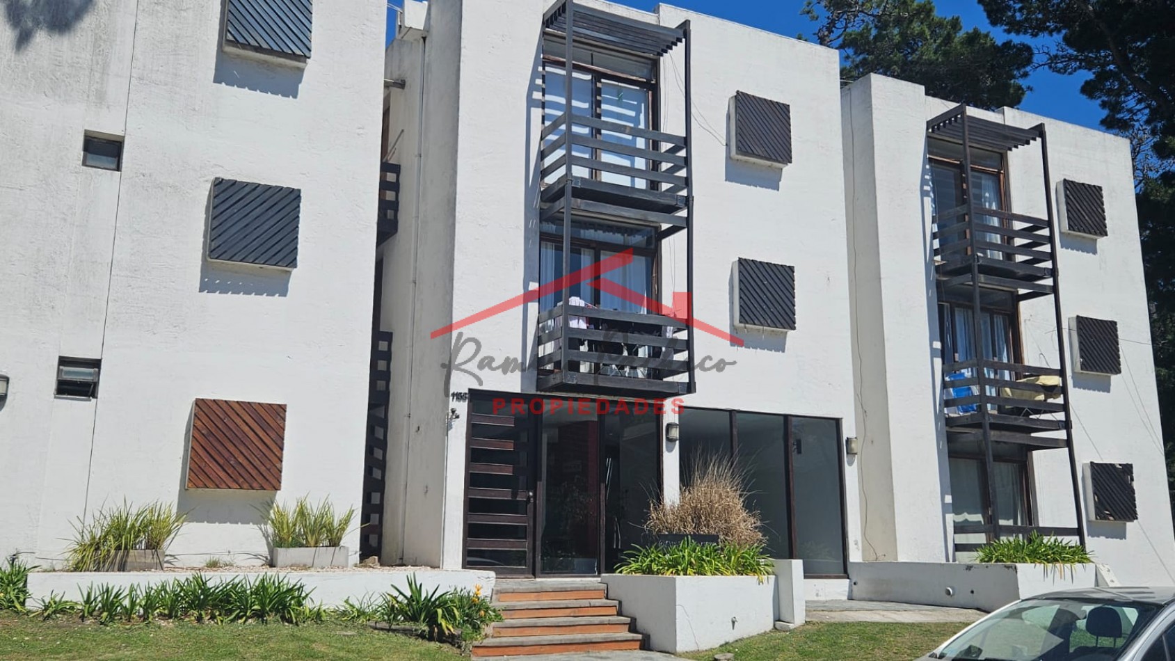 Se vende departamento en pinamar tres ambientes