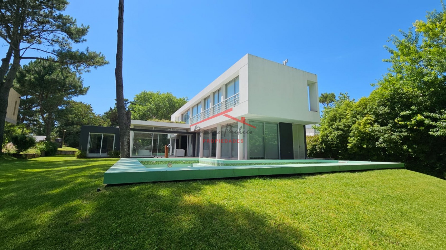 Casa en venta en Carilo 