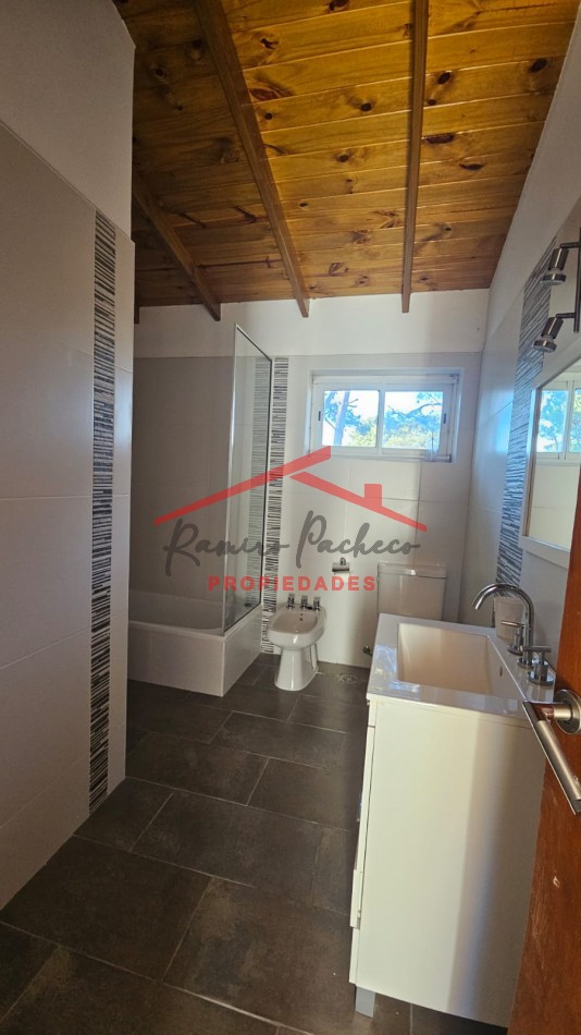 Alquiler casa de 5 ambientes en Pinamar