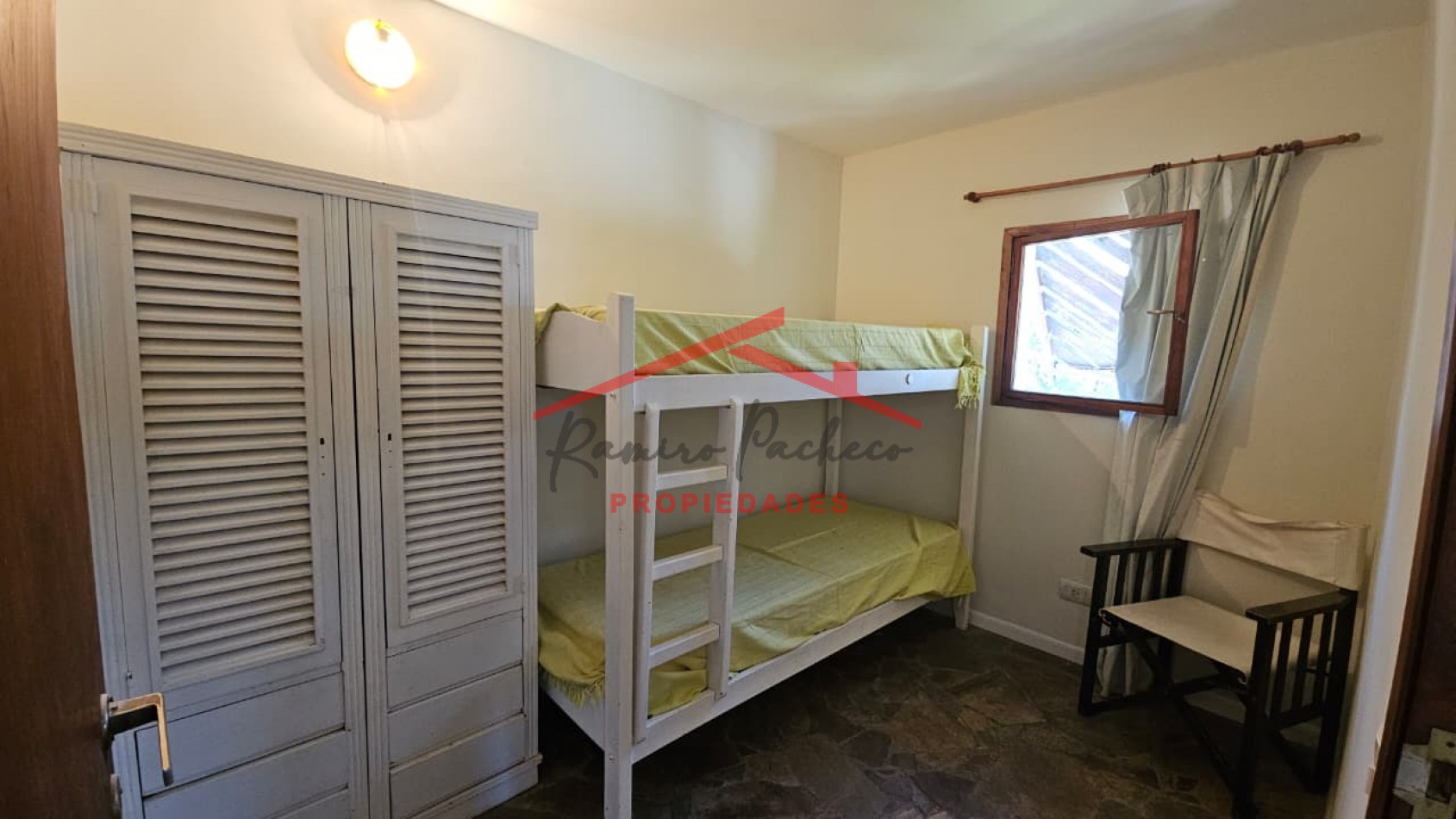 Se vende departamento en pinamar tres ambientes