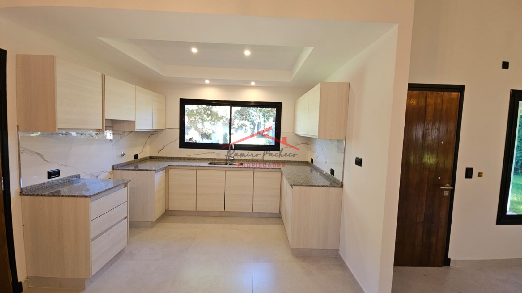 Casa en venta Pinamar financiacion  a estrenar oportunidad !