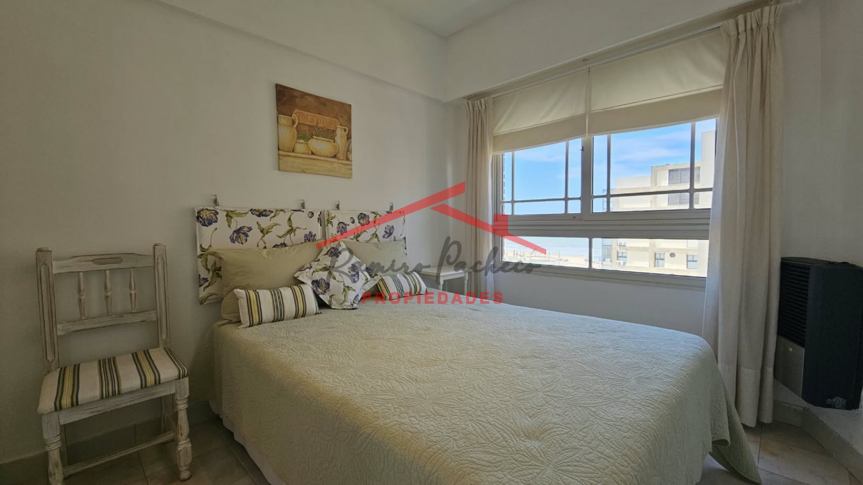 Se vende departamento tres ambientes en pinamar con vista al mar