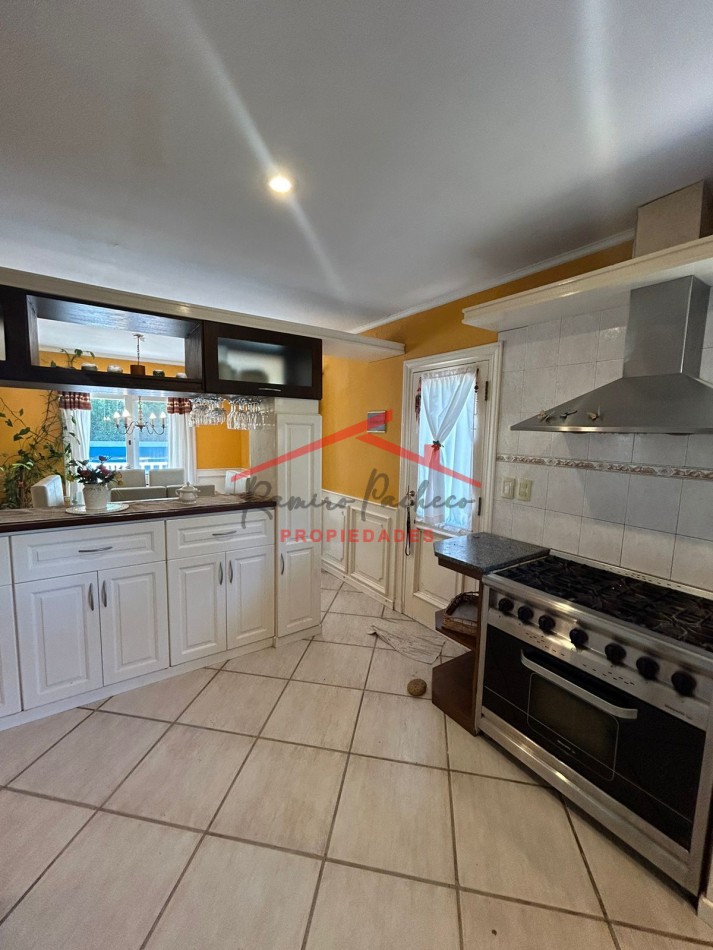 Casa en Venta- 3 Dorm. 3 Baños -  Pinamar 
