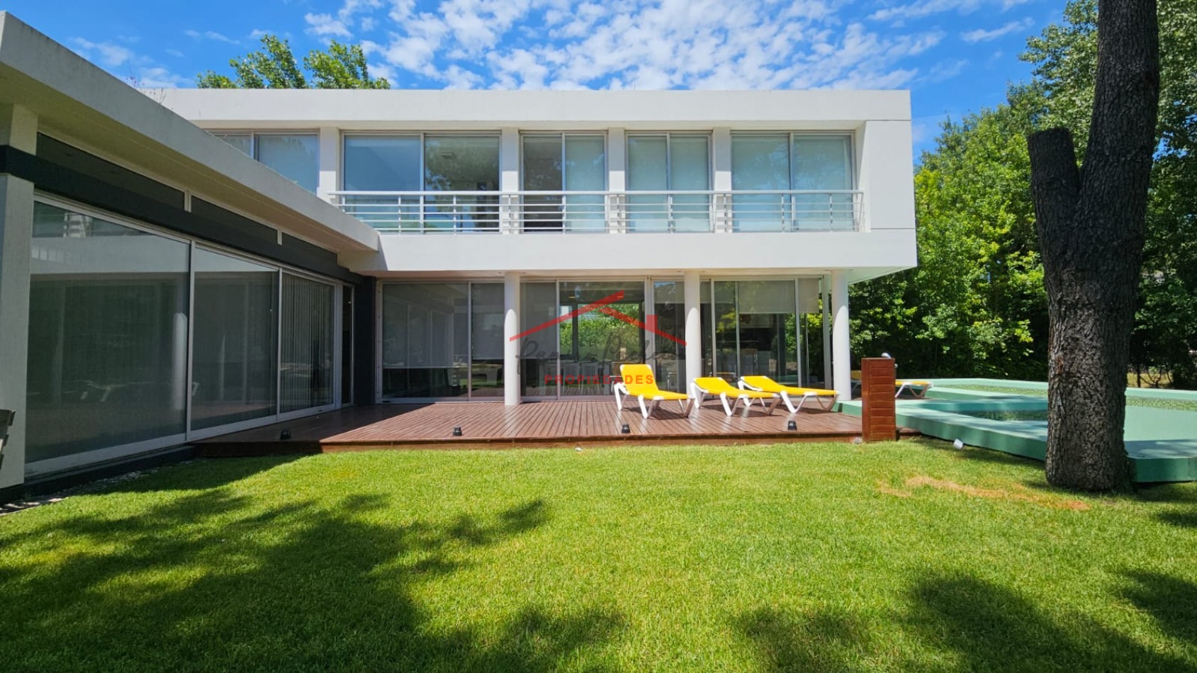 Casa en venta en Carilo 