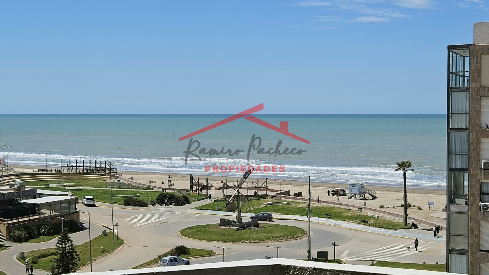 Se vende departamento tres ambientes en pinamar con vista al mar
