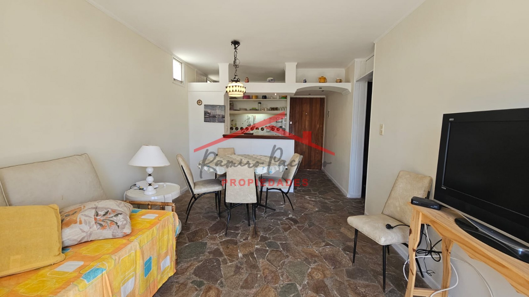 Se vende departamento en pinamar tres ambientes