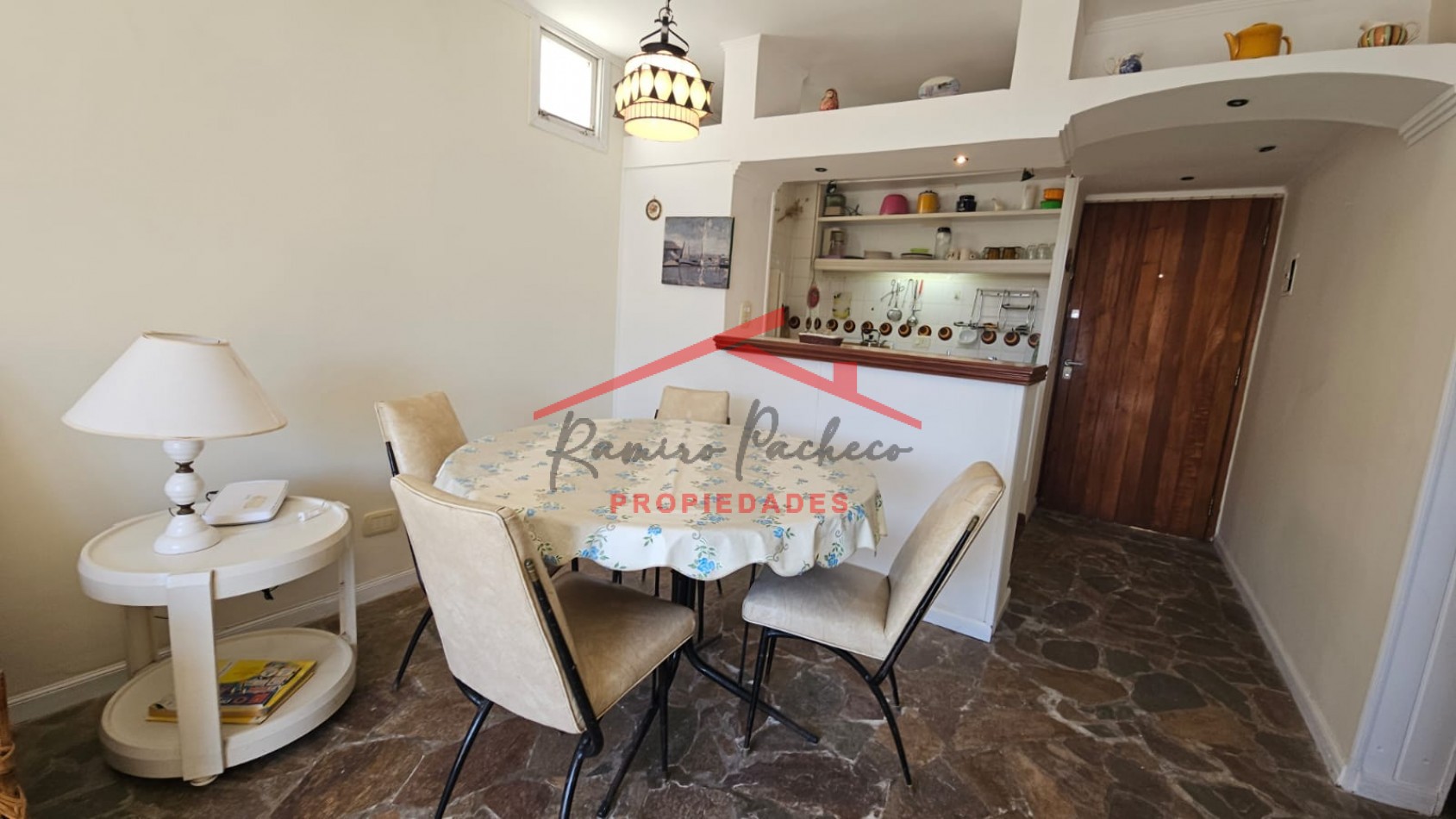 Se vende departamento en pinamar tres ambientes