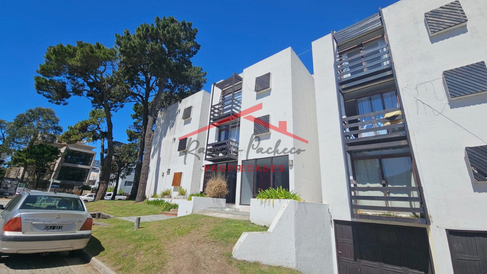 Se vende departamento en pinamar tres ambientes