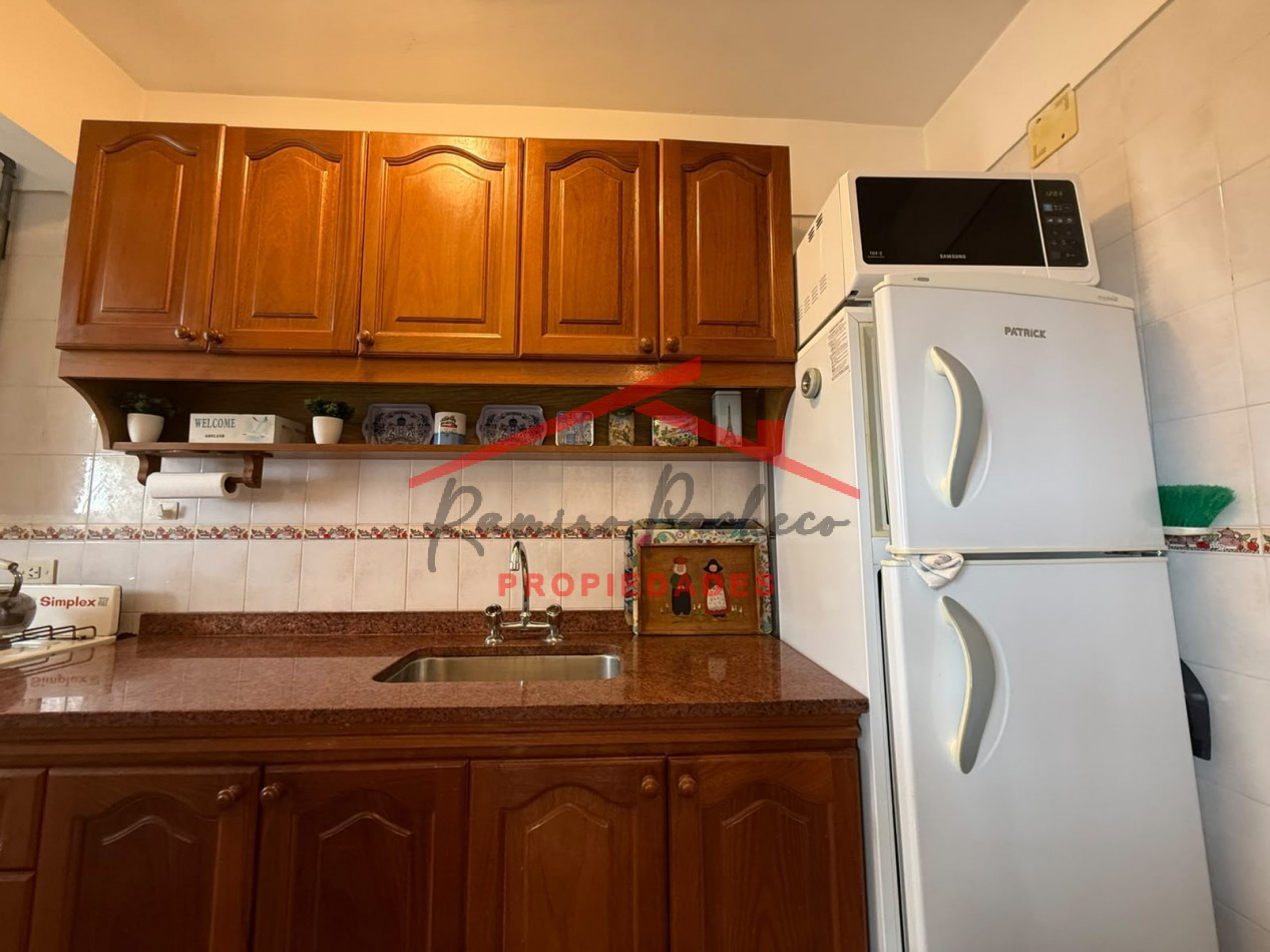 Se vende departamento tres ambientes en pinamar con vista al mar