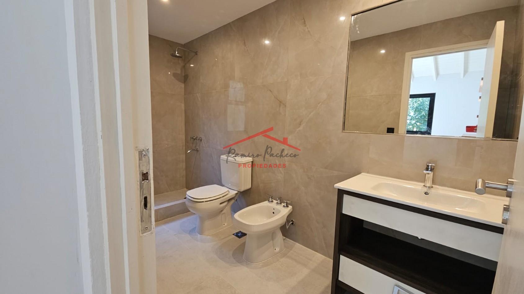 Casa en venta Pinamar financiacion  a estrenar oportunidad !