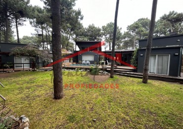 Casa en venta en Pinamar, barrio Nayades