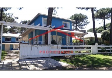 Casa en Venta- 3 Dorm. 3 Baños -  Pinamar 