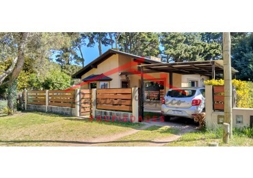 Casa en venta en Valeria del Mar con dos departamentos para renta